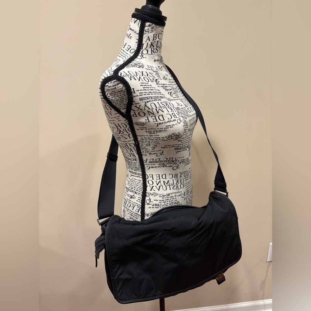 Prada Black Nylon Shoulder Bag 165 144940 - Picture 2 of 15
